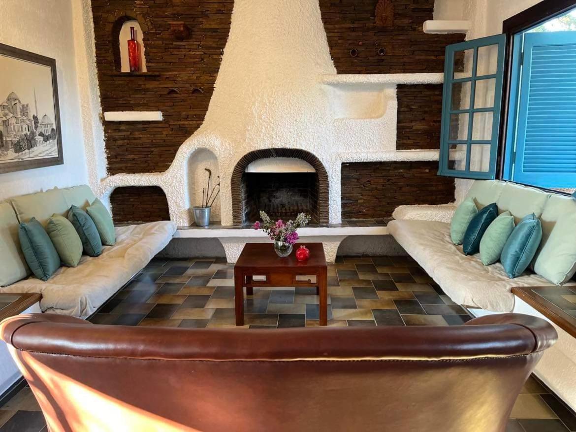 Villa Velissarios: Wonderful Villa Next To Beach Aegina Exterior photo